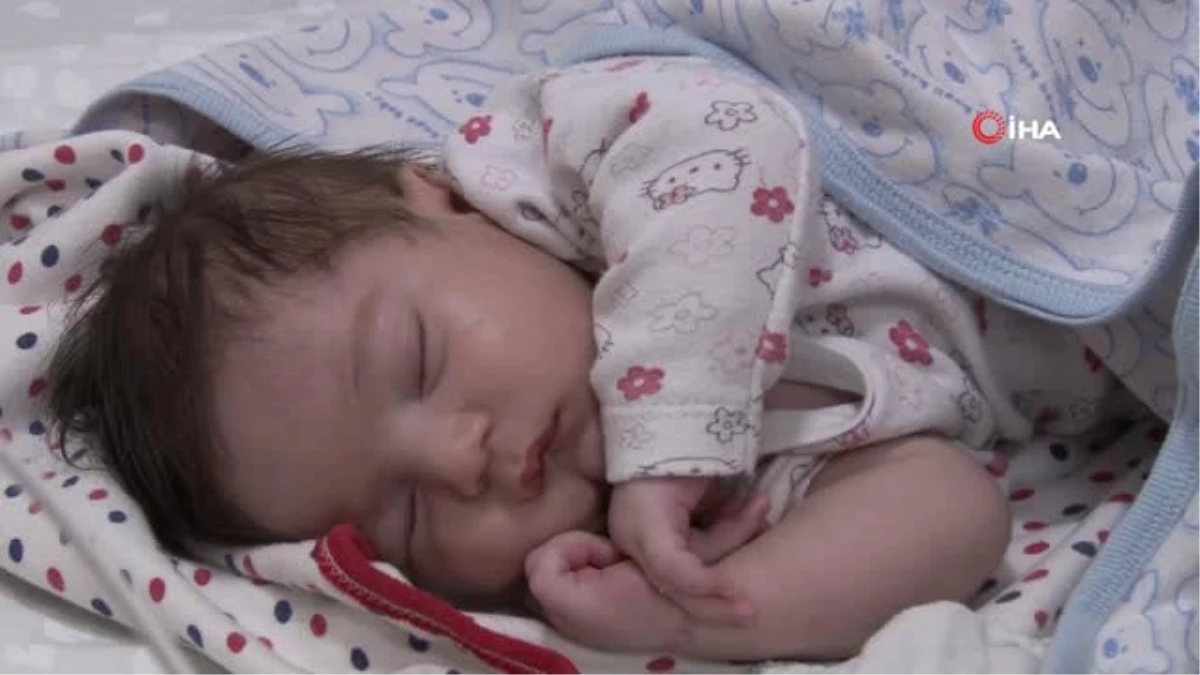 Belinde 7 Santimlik Fıtıkla Dünyaya Gelen Bebek 3 Saatlik Operasyonla Sağlığına Kavuştu