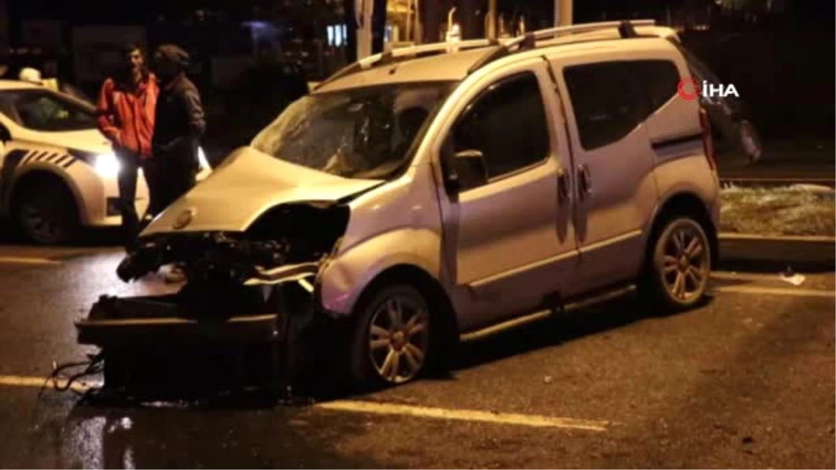 Bolu\'da Kamyonetle Minibüs Çarpıştı: 3 Yaralı