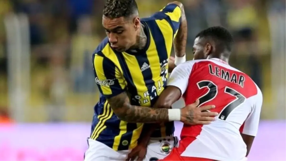 Eski Fenerbahçeli Van Der Wiel\'in Dolandırılması Davasında Görev Uyuşmazlığı Oluştu!