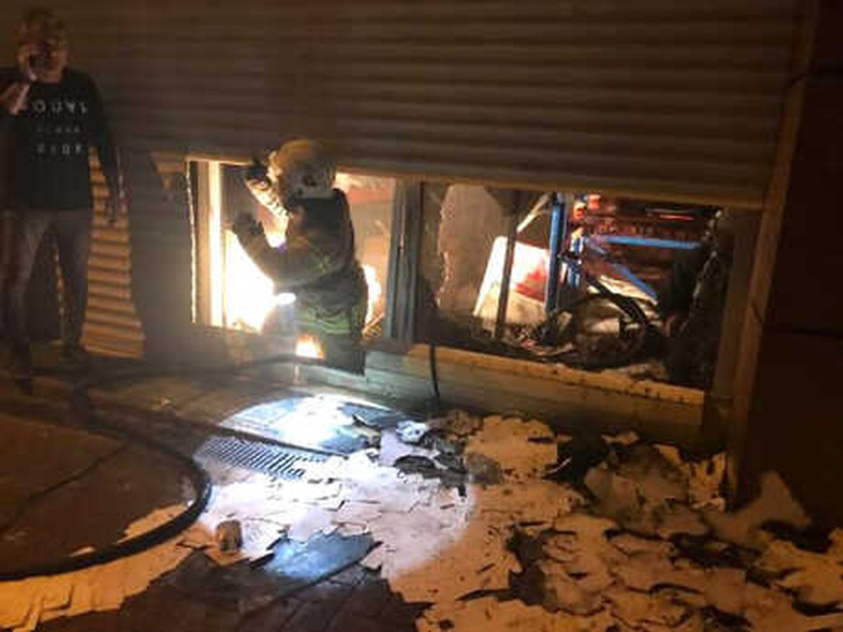 Fatih\'te Kumaş Deposunda Yangın