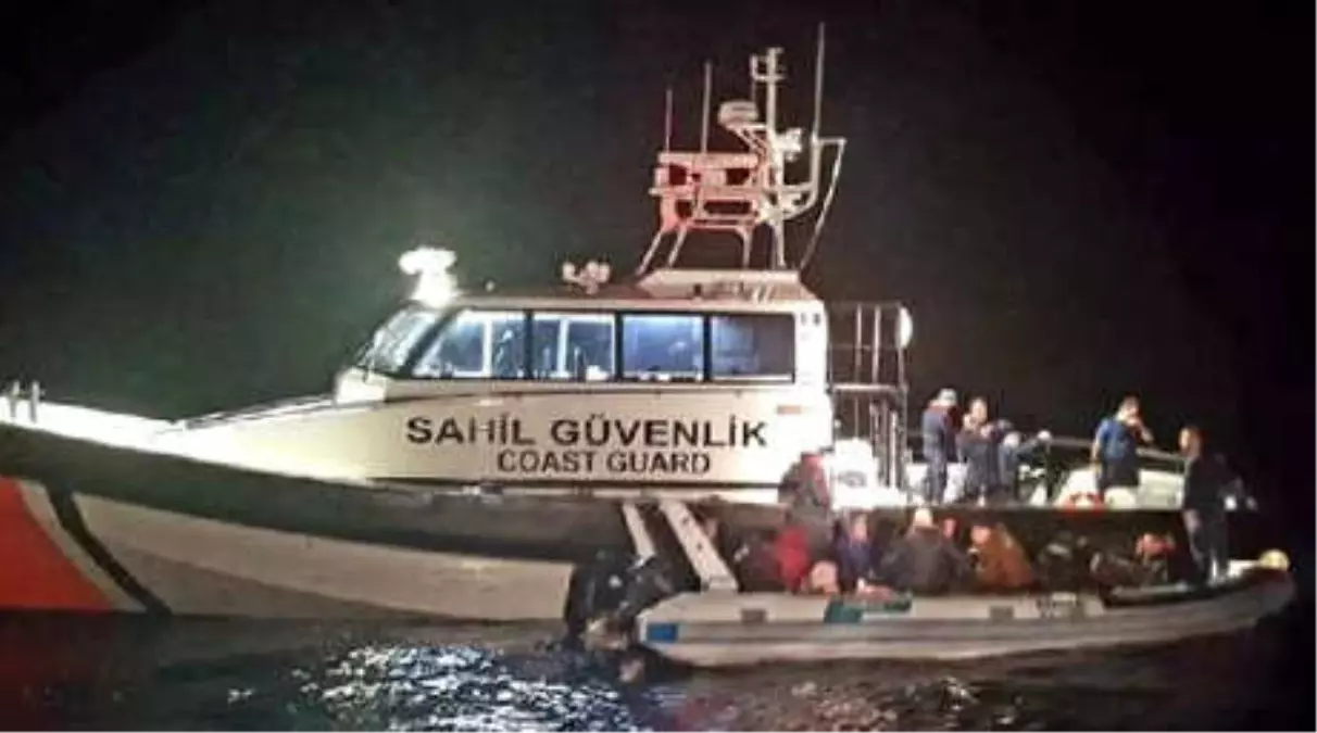 Kaçak Göçmenlerin Botu Sahil Güvenlik\'ten Kaçamadı