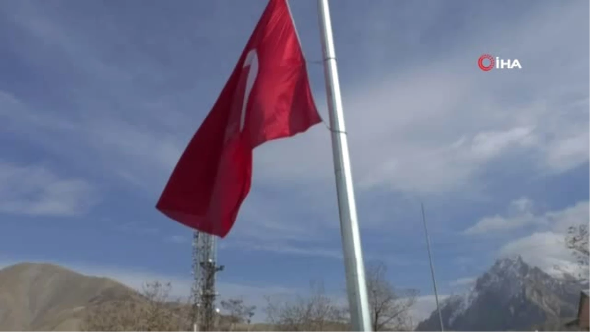 Kaletepe\'ye Dev Türk Bayrağı