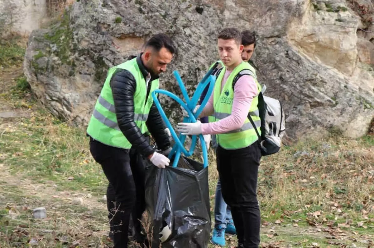 Kapadokya\'da Üniversite Öğrencileri Çevre Temizliği Yaptı