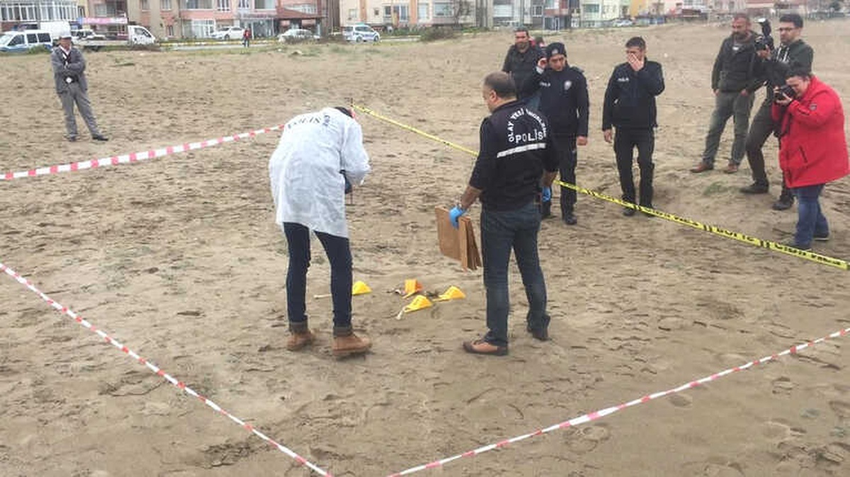 Kumsalda Yürüyüş Yapan Vatandaşlar, Sahilde İnsan Kemikleri Gördü