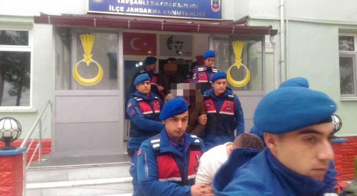 Kütahya\'da Gasp İddiasıyla 2 Kişi Tutuklandı