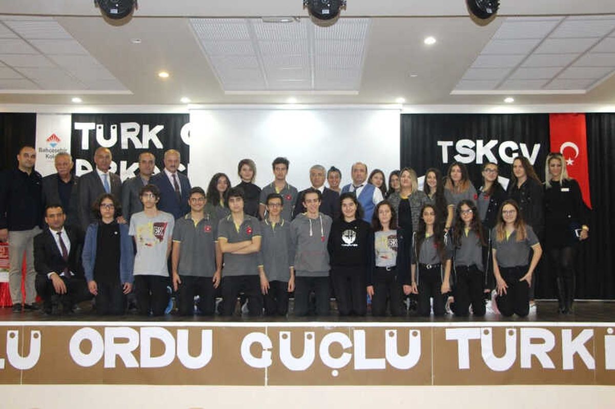 Lise Öğrencilerinden TSK Güçlendirme Vakfı\'na Destek