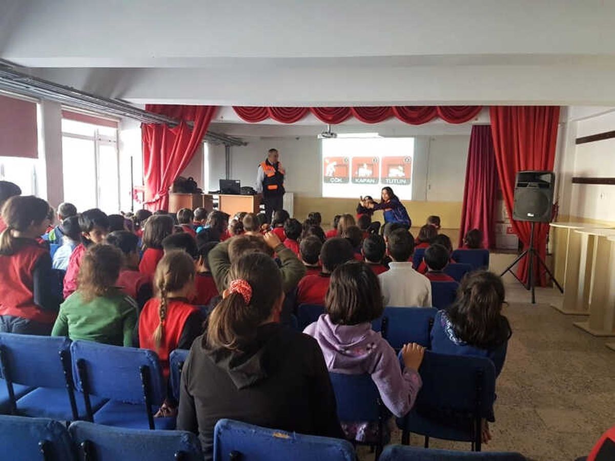 Mminiklere Deprem Eğitimi