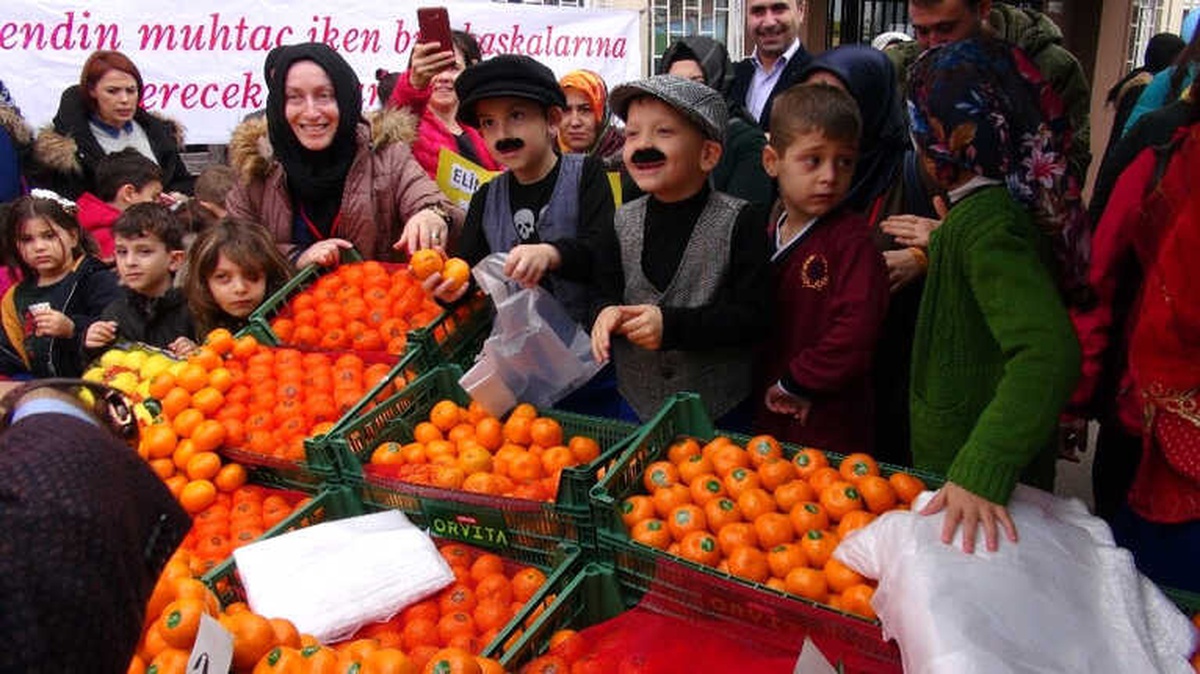Mnik Öğrenciler, Okulları İçin Pazarcı Olup Tezgahın Başına Geçti