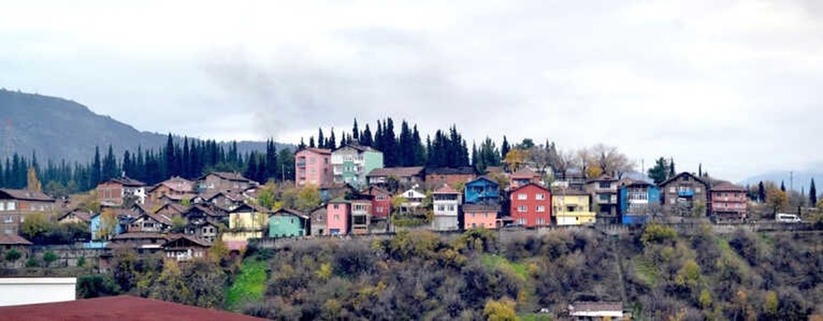 Öğlebeli Mahallesinde Evler Farklı Renklere Boyanıyor