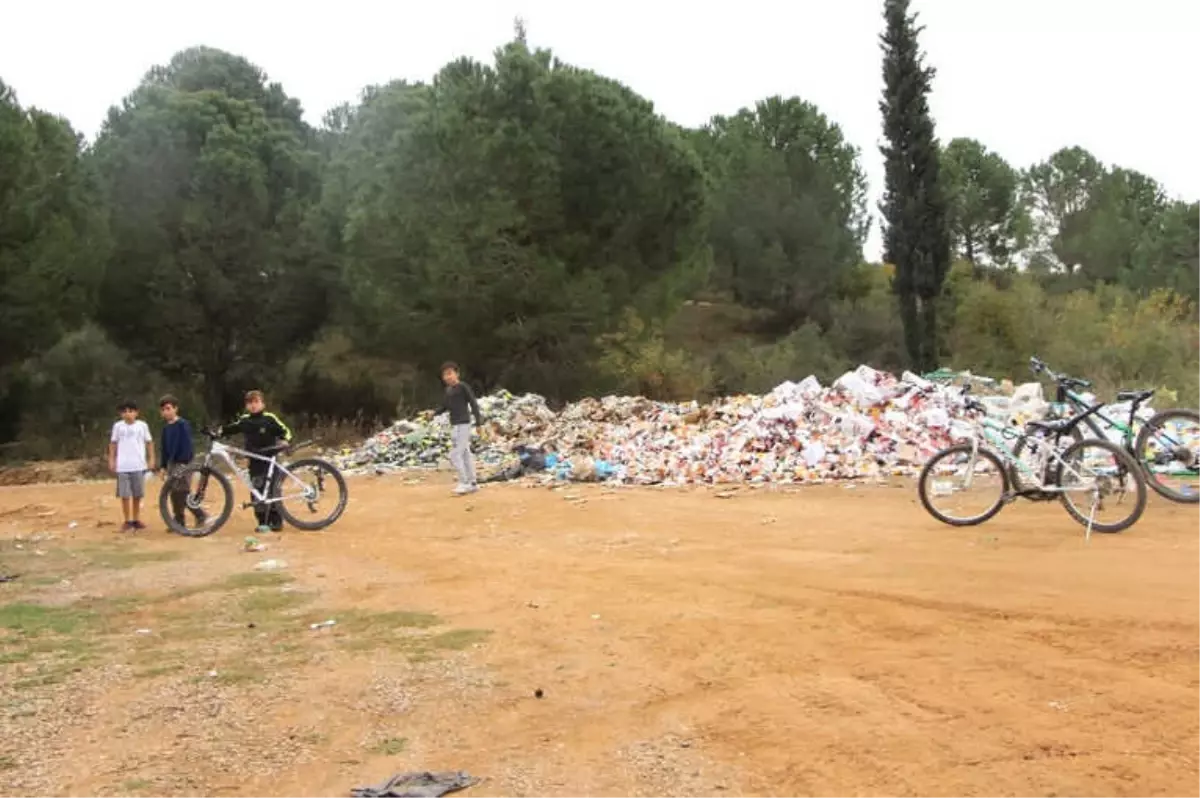 Ormana Atılan Tarihi Geçmiş Ürünlerin Tüketildiği İhbarı Jandarmayı Alarma Geçirdi