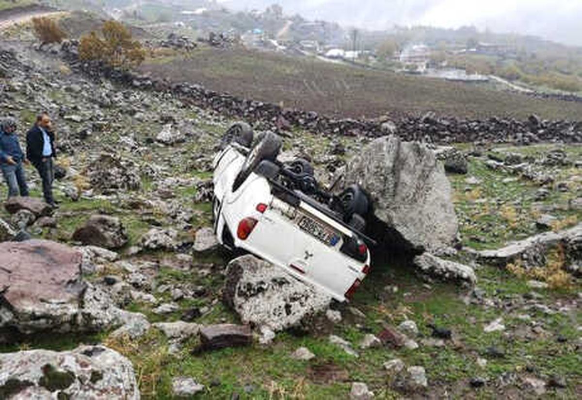 Siverek\'te Kamyonet Devrildi, 6 Belediye İşçisi Yaralandı