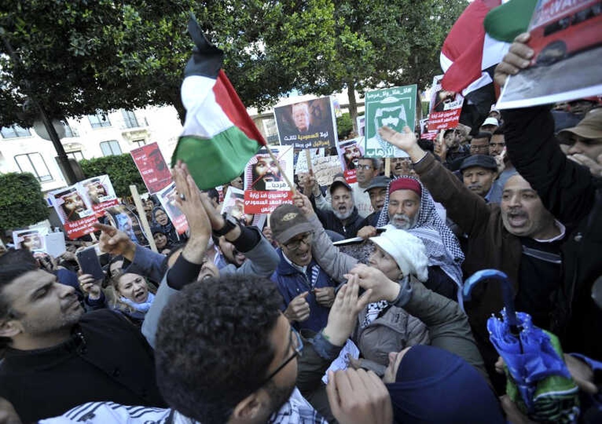 Tunas\'ta Halk Suudi Veliaht Prens\'in Ziyaretini Protesto Etti