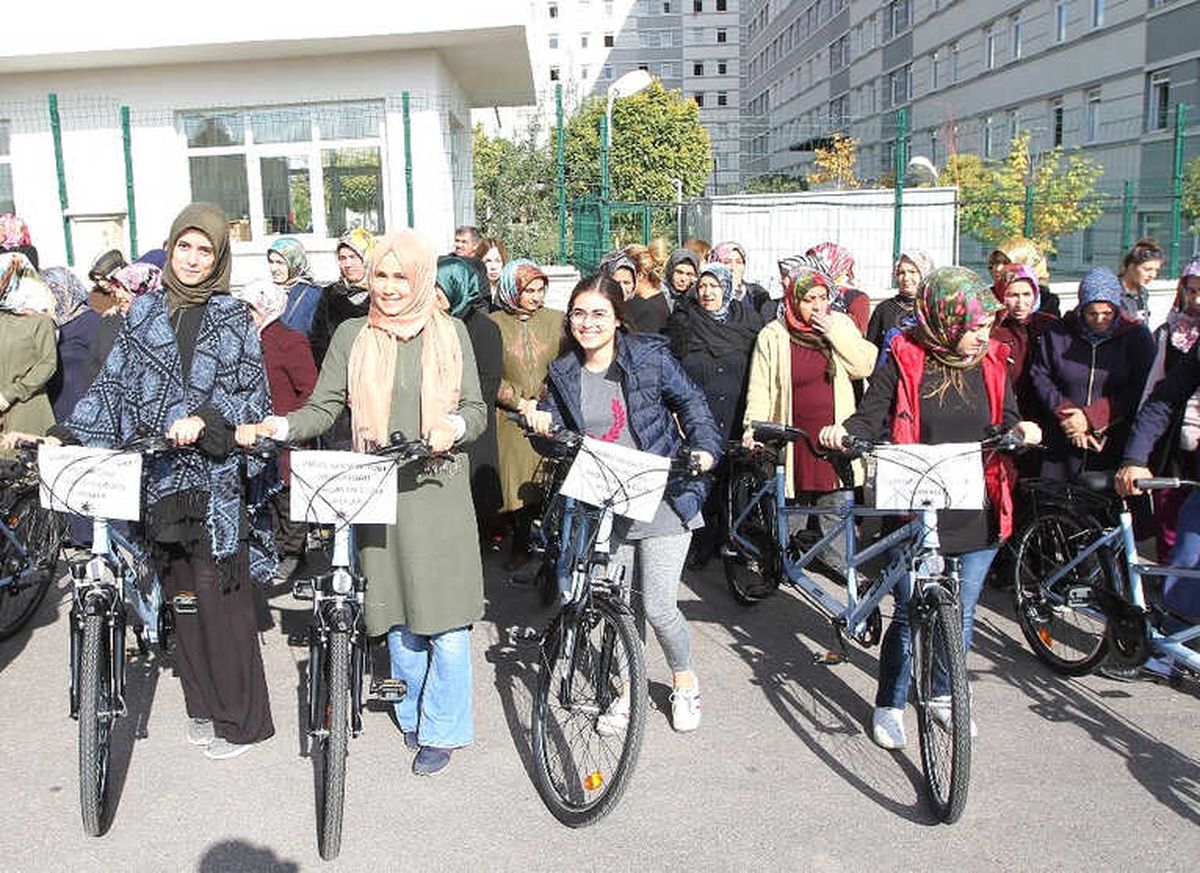 Üniversiteli Kız Öğrencilerden Farkındalık Etkinliği