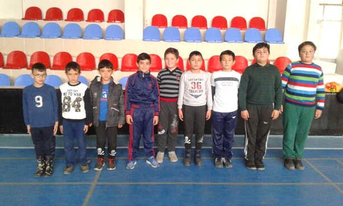 Aslanapa\'da Geleceğin Güreşçileri