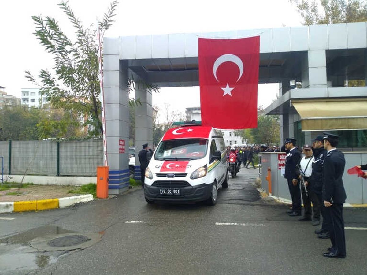 Batman\'da Şehit Olan Polis Memuru Törenle Uğurlandı
