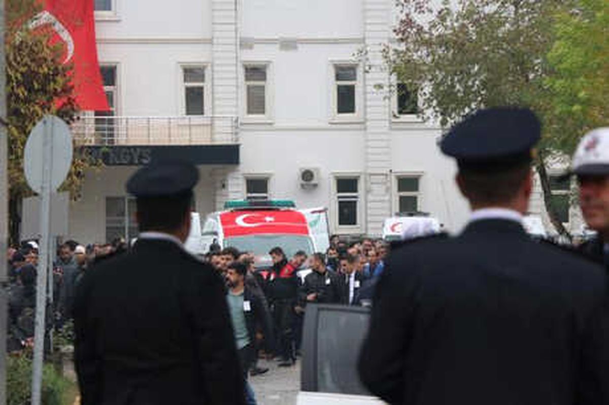 Batman\'da Şehit Polis Memuru Öztekin Törenle Uğurlandı