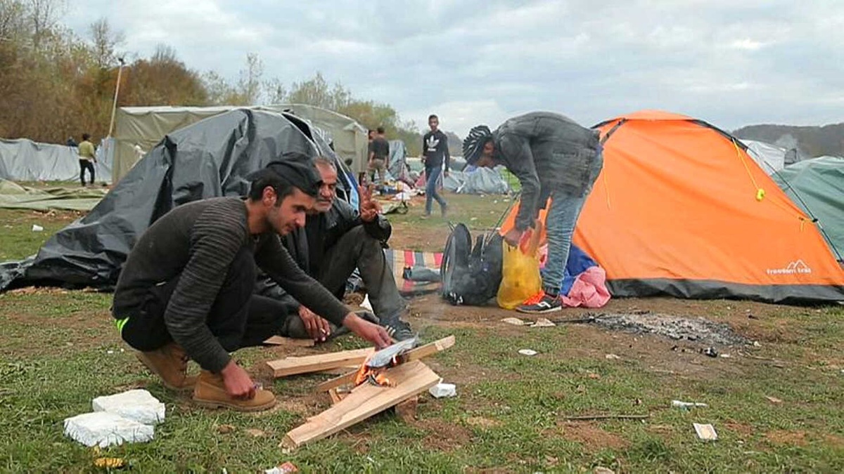 Binlerce Kaçak Göçmen Bosna Hersek\'in Kuzeyinde Kapana Kısılmış Durumda