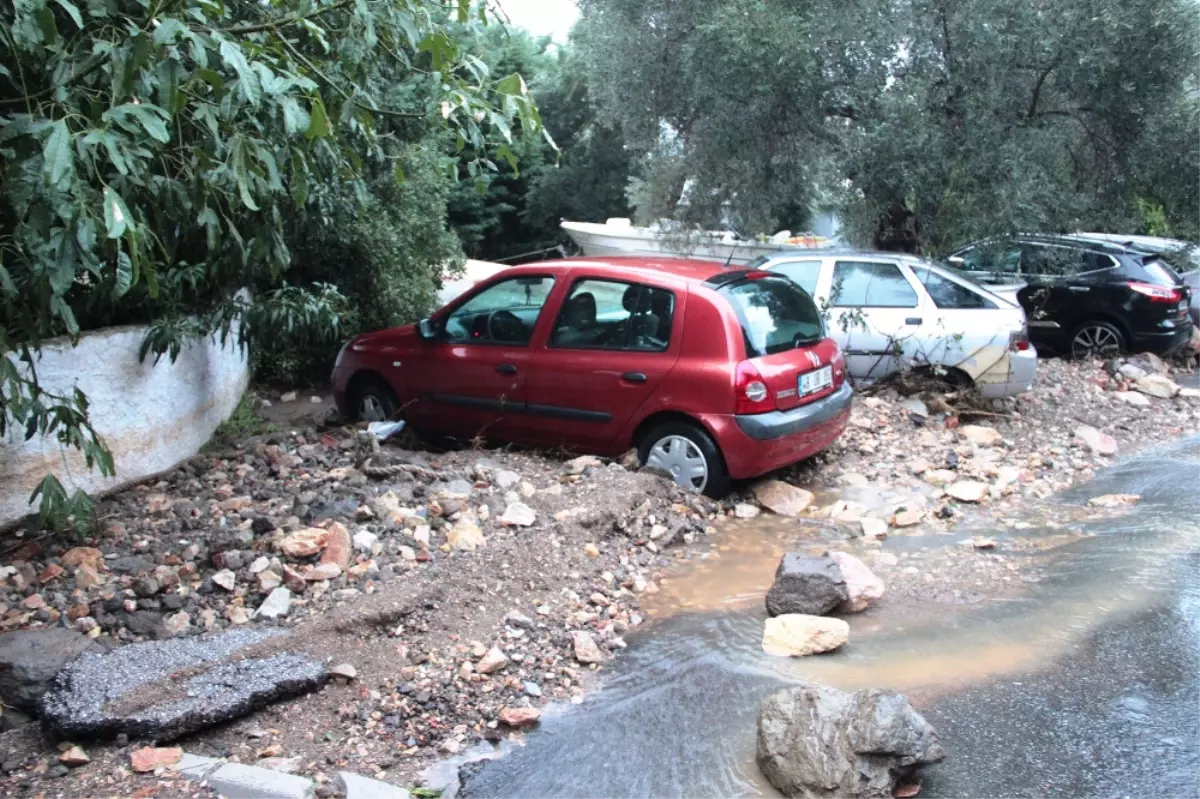 Bodrum\'da Su Borusu Patladı, Ortalık Savaş Alanına Döndü