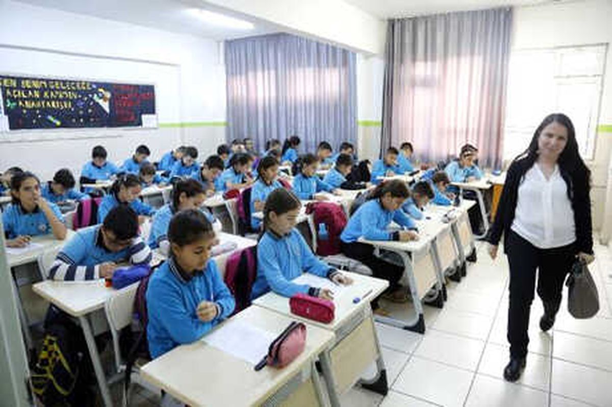 Bu Okulda Öğretmenler, Sınavlarda Sınıftan Çıkıyor
