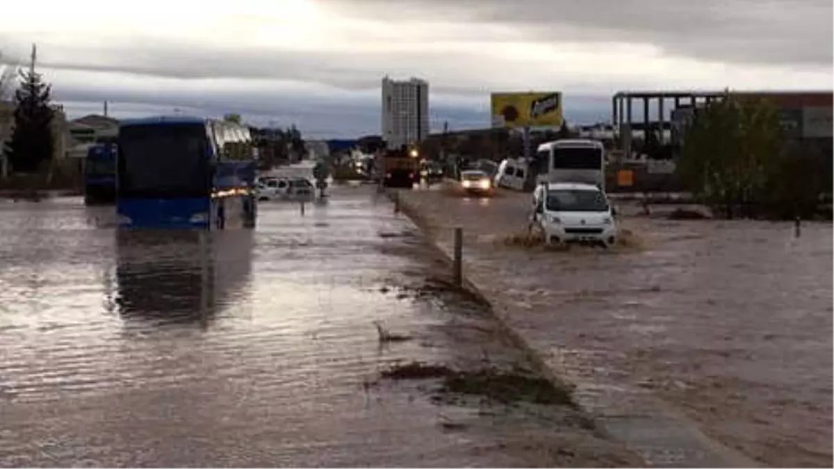 Edirne\'de Sağanak, Su Baskınlarına Neden Oldu, Yollar Kapandı