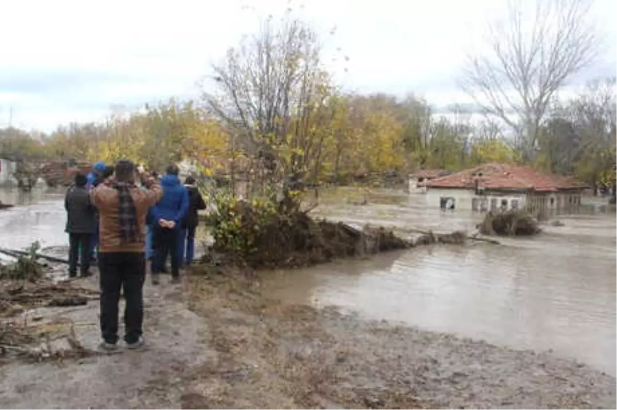 Edirne\'de Sağanak, Su Baskınlarına Neden Oldu, Yollar Kapandı (5)