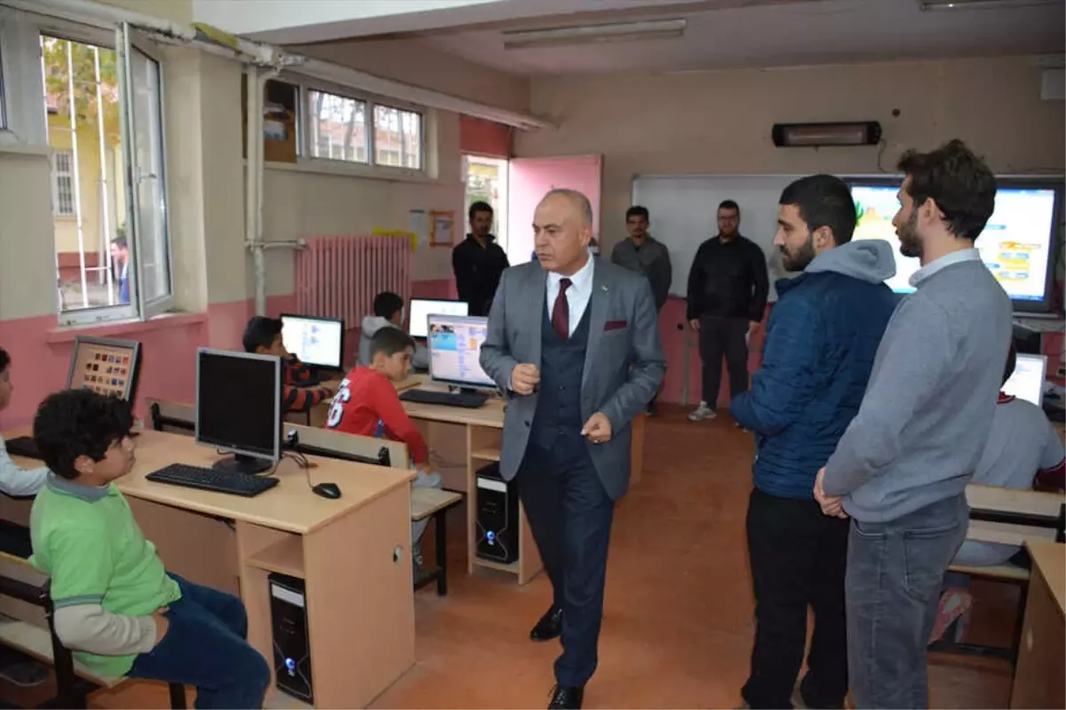 Eşme\'de Öğrencilere Kodlama Eğitimleri Verilecek