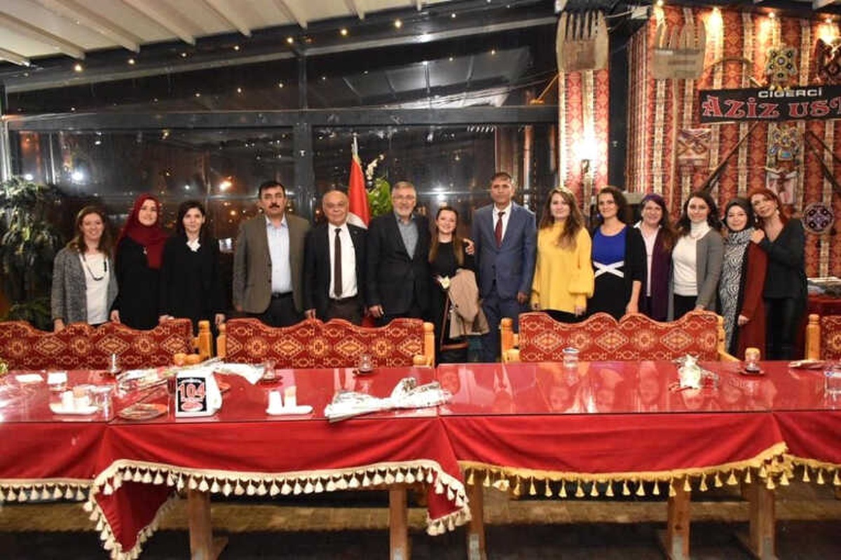 İnönü Belediyesi\'nden Öğretmenler Onuruna Yemek