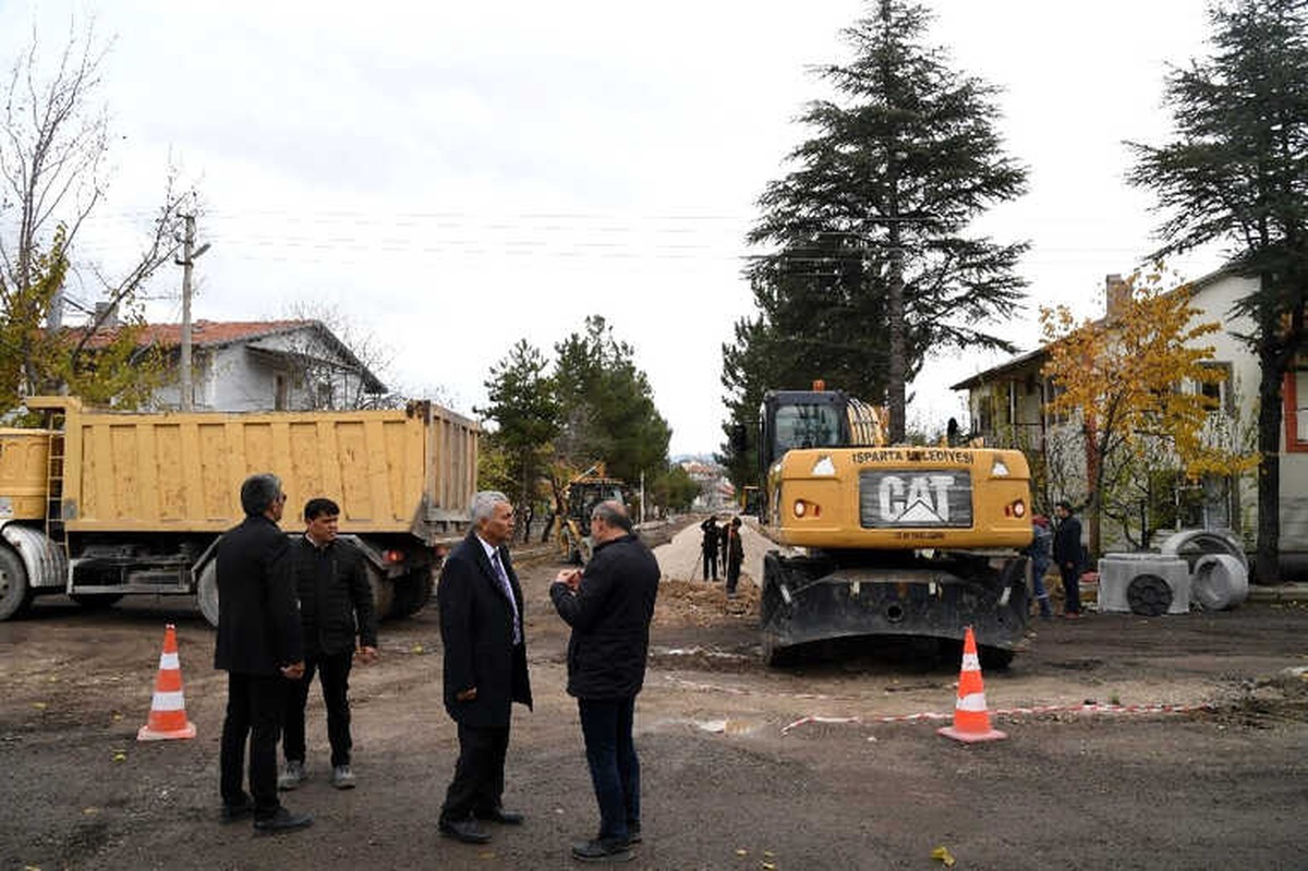 Isparta Belediyesi\'nden Mehmet Tönge\'de Alt ve Üstyapı Çalışmaları