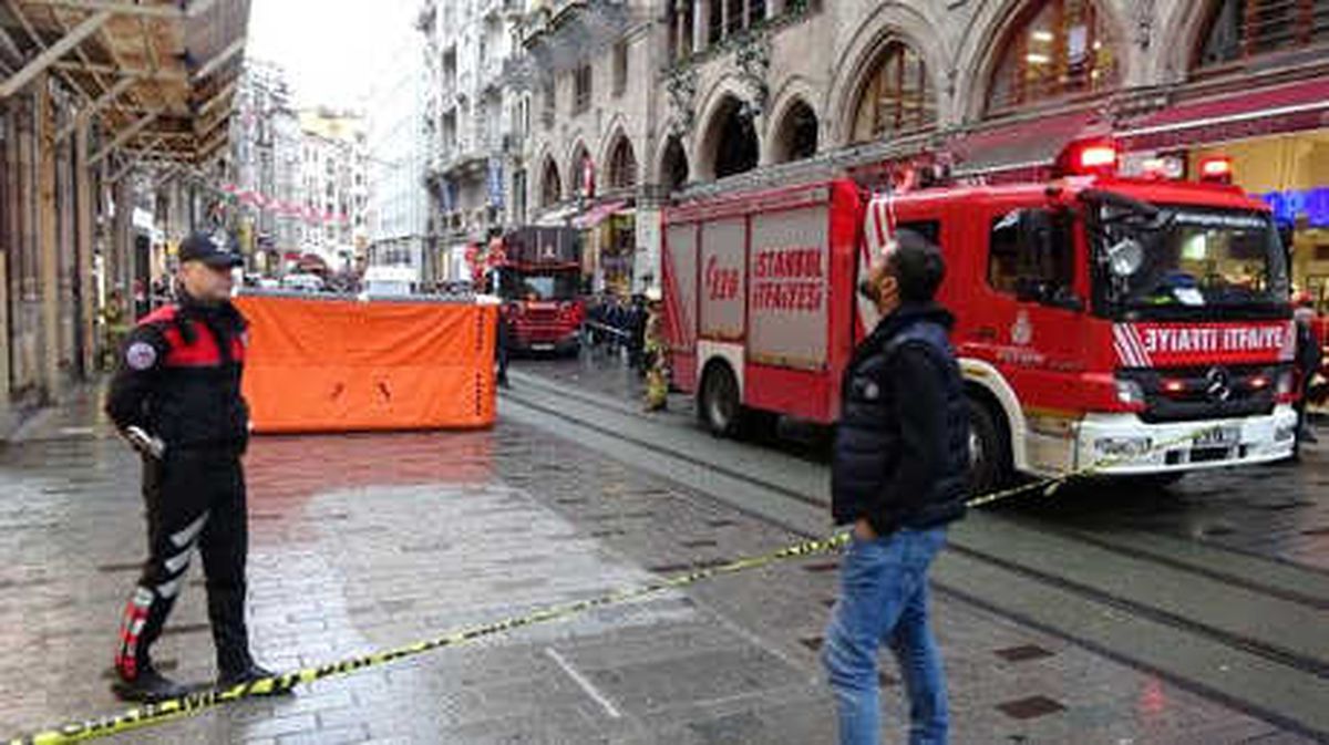 İstiklal Caddesi\'ndeki İntihar Girişimi 2 Saat Sürdü