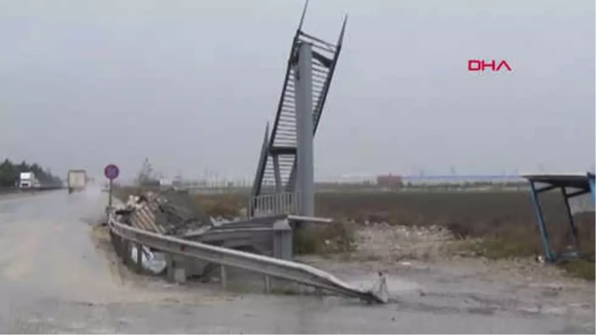 Kırklareli Kamyonun Açık Unutulan Damperi Üst Geçidi Yıktı