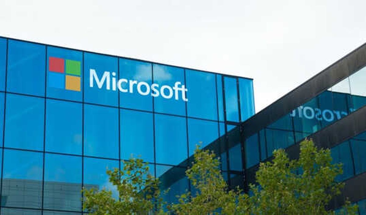 Microsoft, Apple\'dan tacını geri aldı