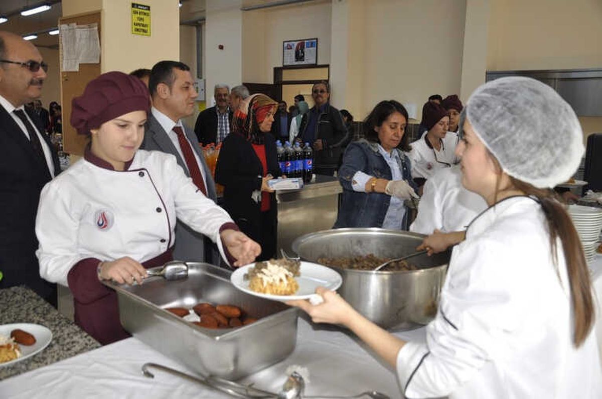 Öğrenciler Mutfaktaki Hünerlerini Sergiledi