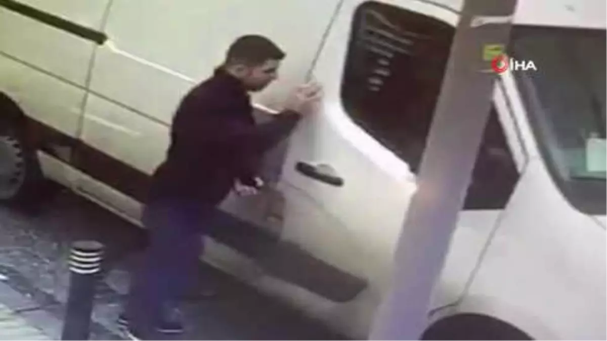 Şişli\'de Yük Boşaltılan Minibüsten Telefonu Böyle Çaldı