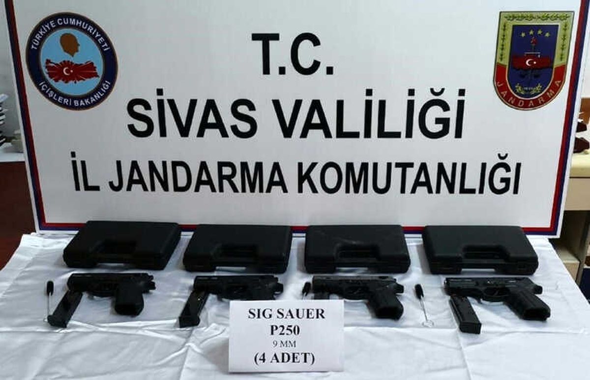 Sivas\'ta Silah Kaçakçılığı Operasyonu
