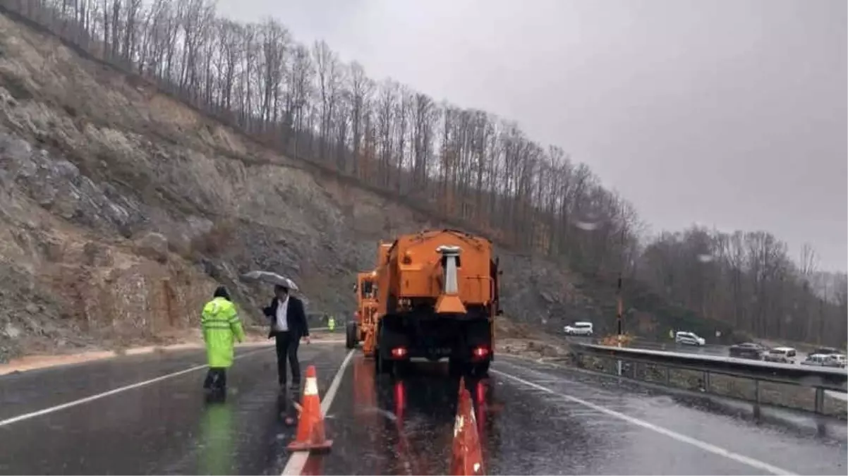 Toprak Kayması Nedeniyle Kapanan Yol Açıldı