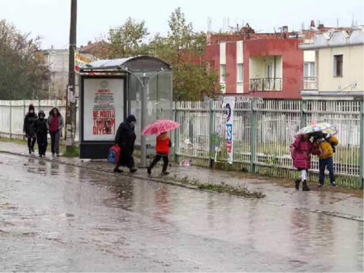 Turgutlu\'da Sağanak, Su Baskınlarına Neden Oldu