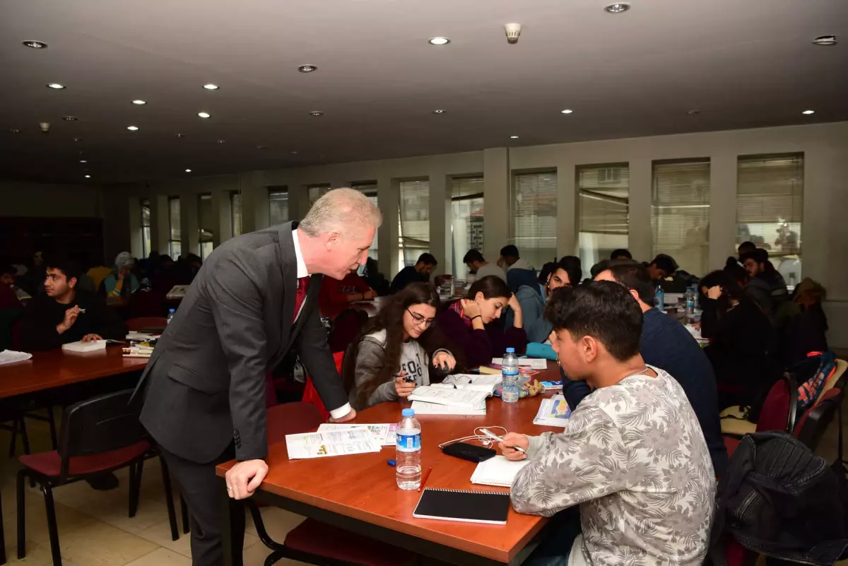 Vali Davut Gül: "İlave Eğitimlerle Öğrencilerimizi Desteklemeliyiz"