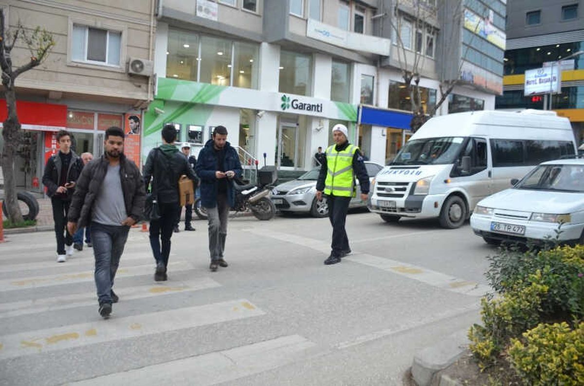 Yayalara Yol Vermeyen Sürücüler Uyarıldı