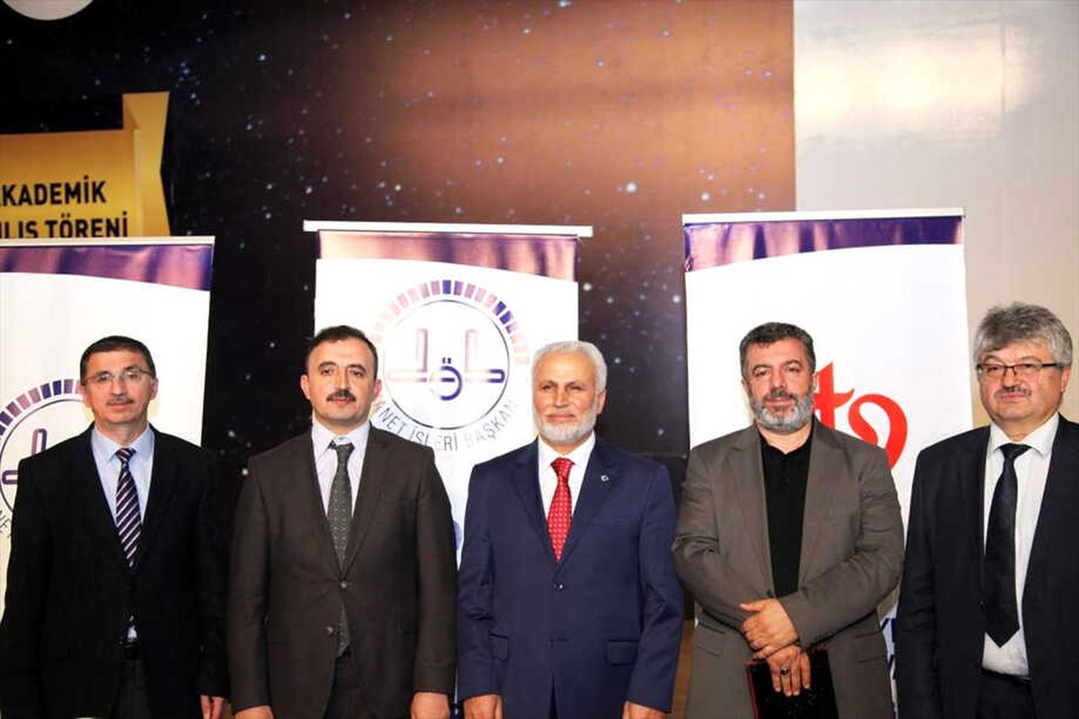 Aiçü\'de "Peygamberimiz ve Gençlik" Paneli