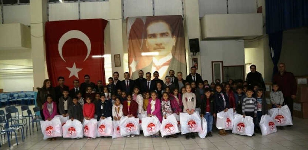Başkan Çelik Öğrencilere Kışlık Giysi Yardımı Programına Katıldı