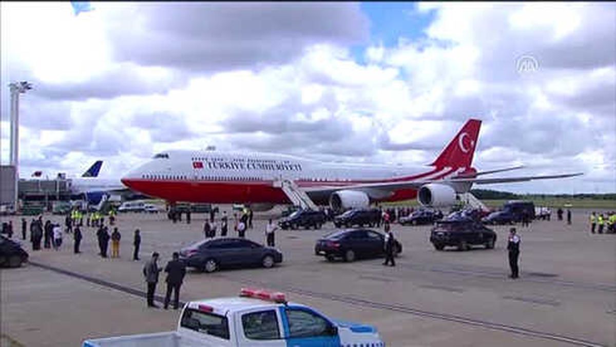 Cumhurbaşkanı Erdoğan Arjantin\'de - Havalimanı Karşılama - Buenos