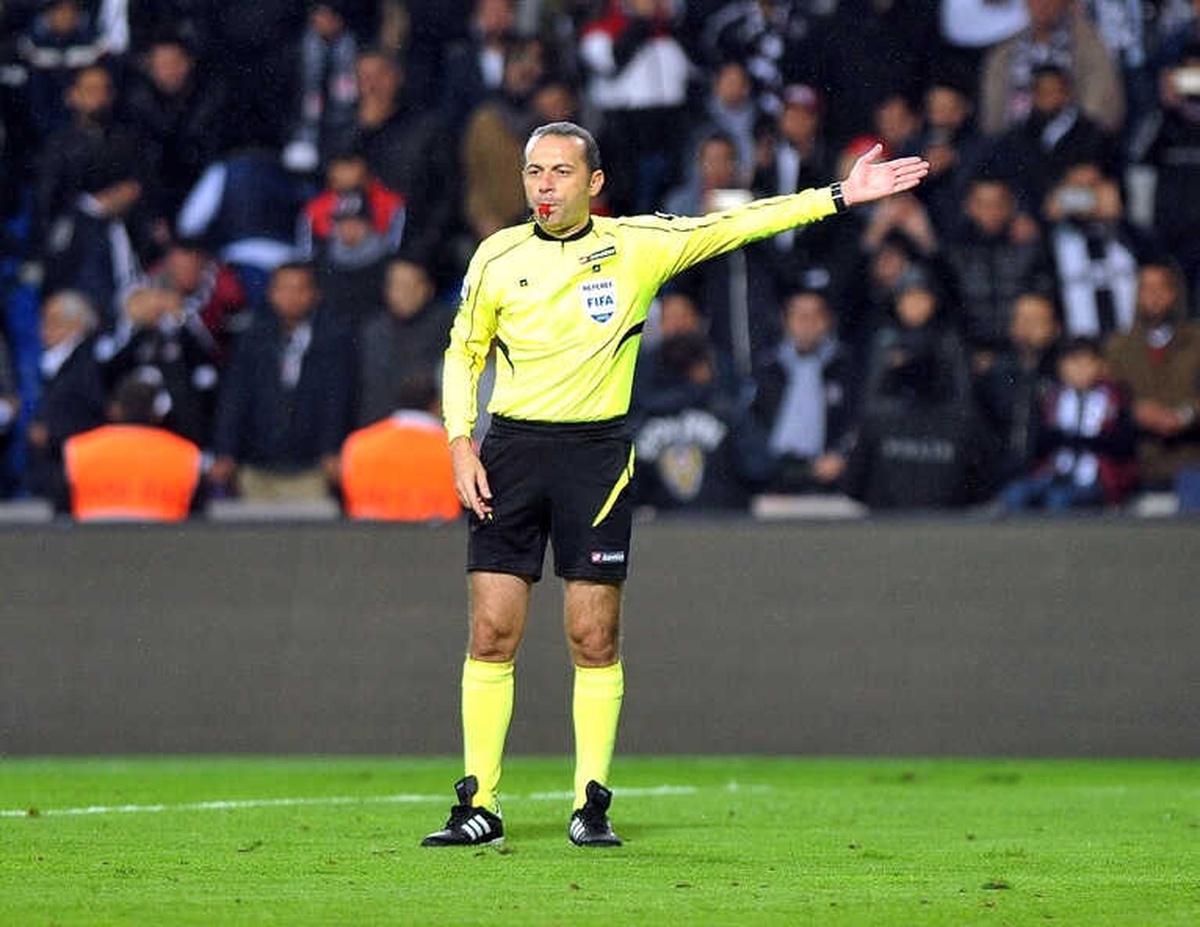 Cüneyt Çakır\'ın 8. Beşiktaş-Galatasaray Derbisi