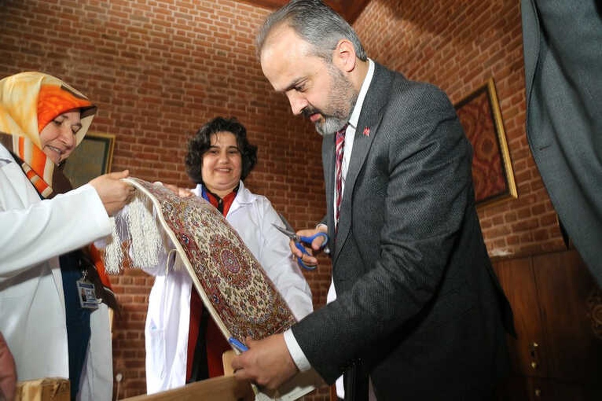 Dağ Köyünden Katar Sarayı\'na İpek Halı