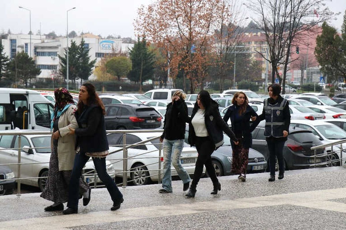Dilcilik Yöntemiyle Hırsızlık Yaparken Suçüstü Yakalandılar