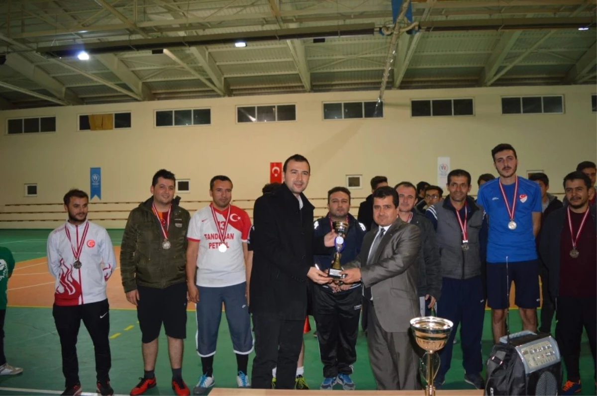 Isparta\'da Şehit Sercan Kara Anısına Kurumlararası Futsal Turnuvası