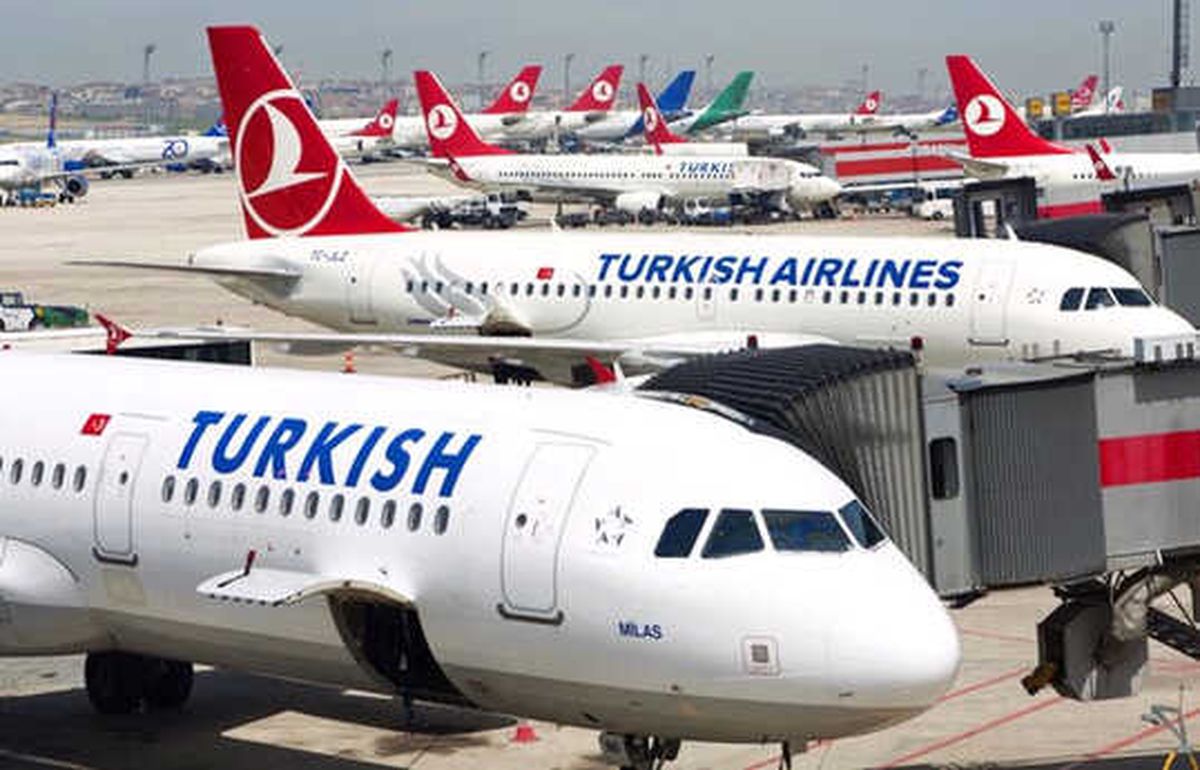 İstanbul\'a inemeyen 2 uçak Bursa\'ya yönlendirildi 