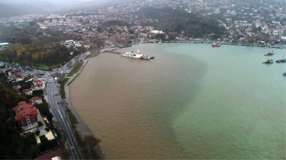 İstanbul Boğazı\'na Çamur Aktı