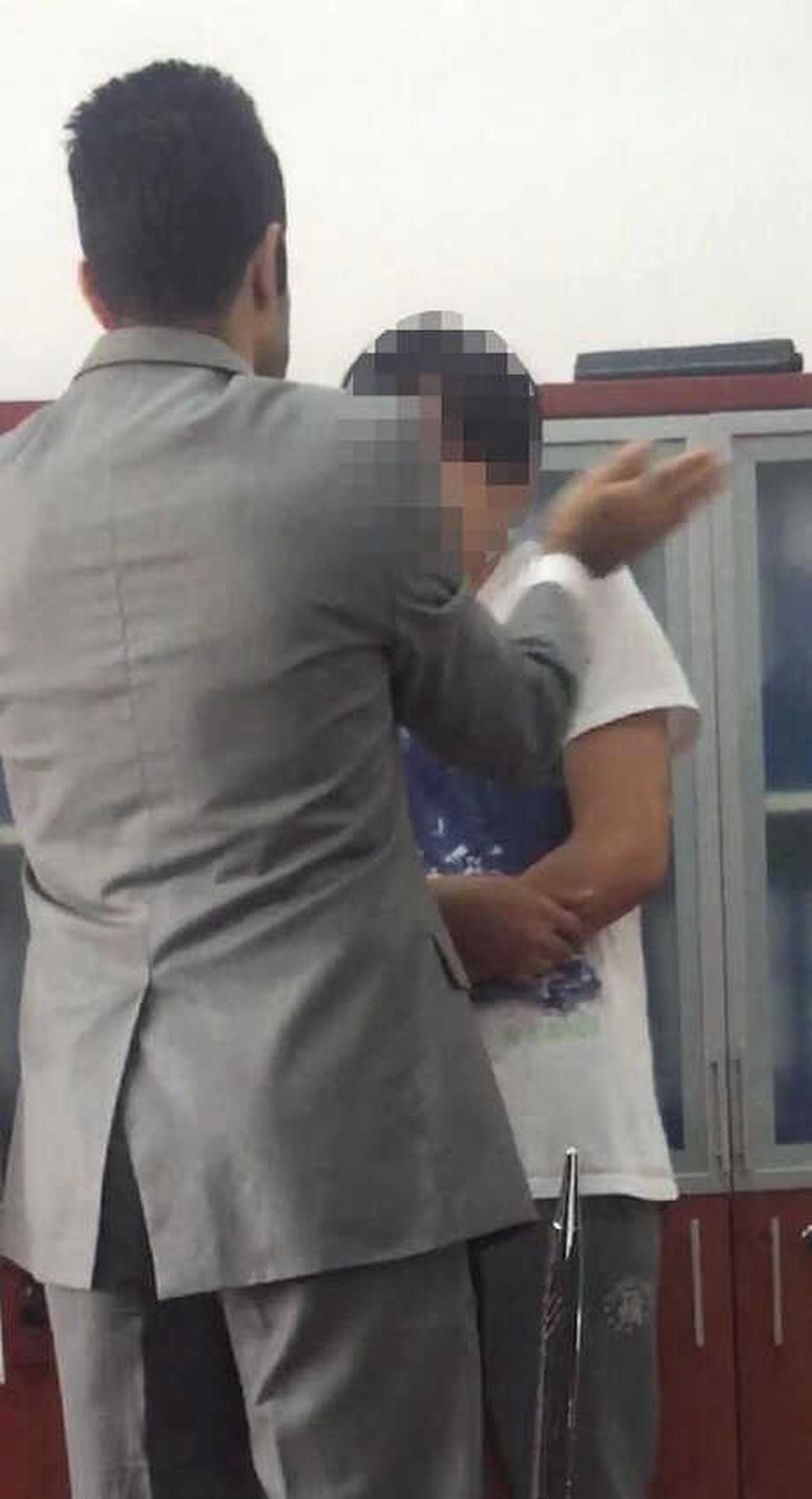 İzmir\'de, Müdür Yardımcısının Öğrencileri Dövdüğü İddiası