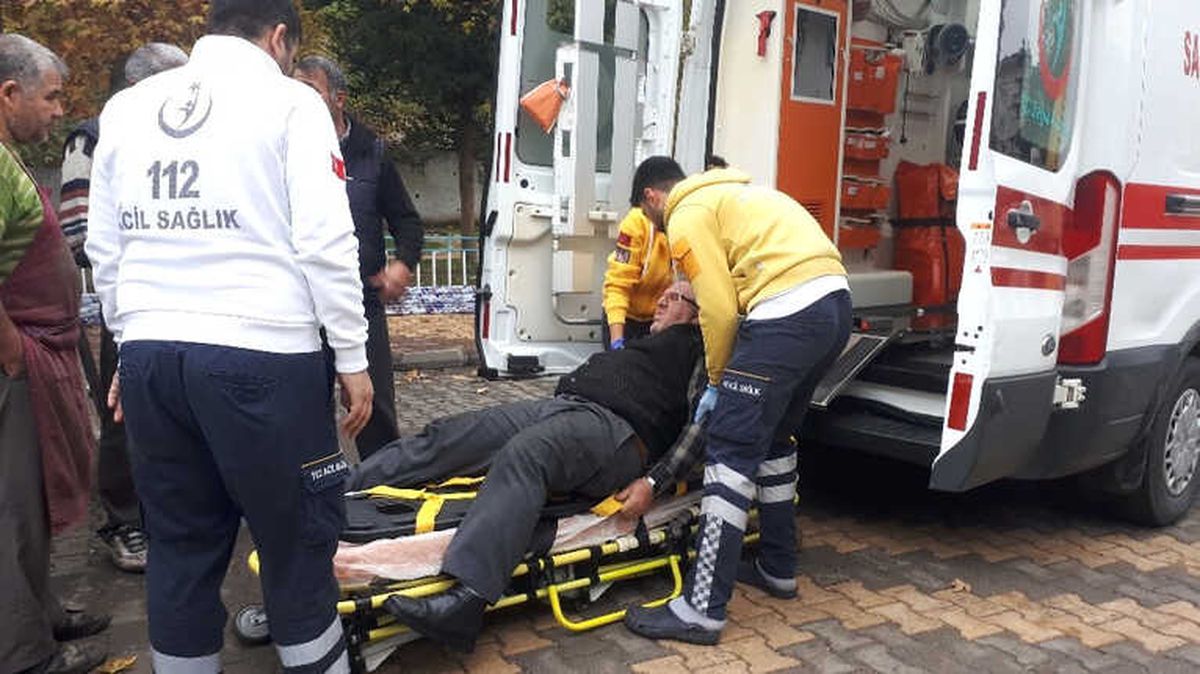 Kamyon Kasasından Düşen Adam Yaralandı