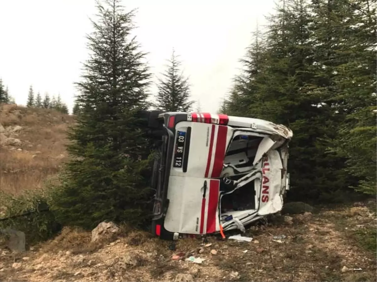 Kontrolden Çıkan Ambulans Takla Attı